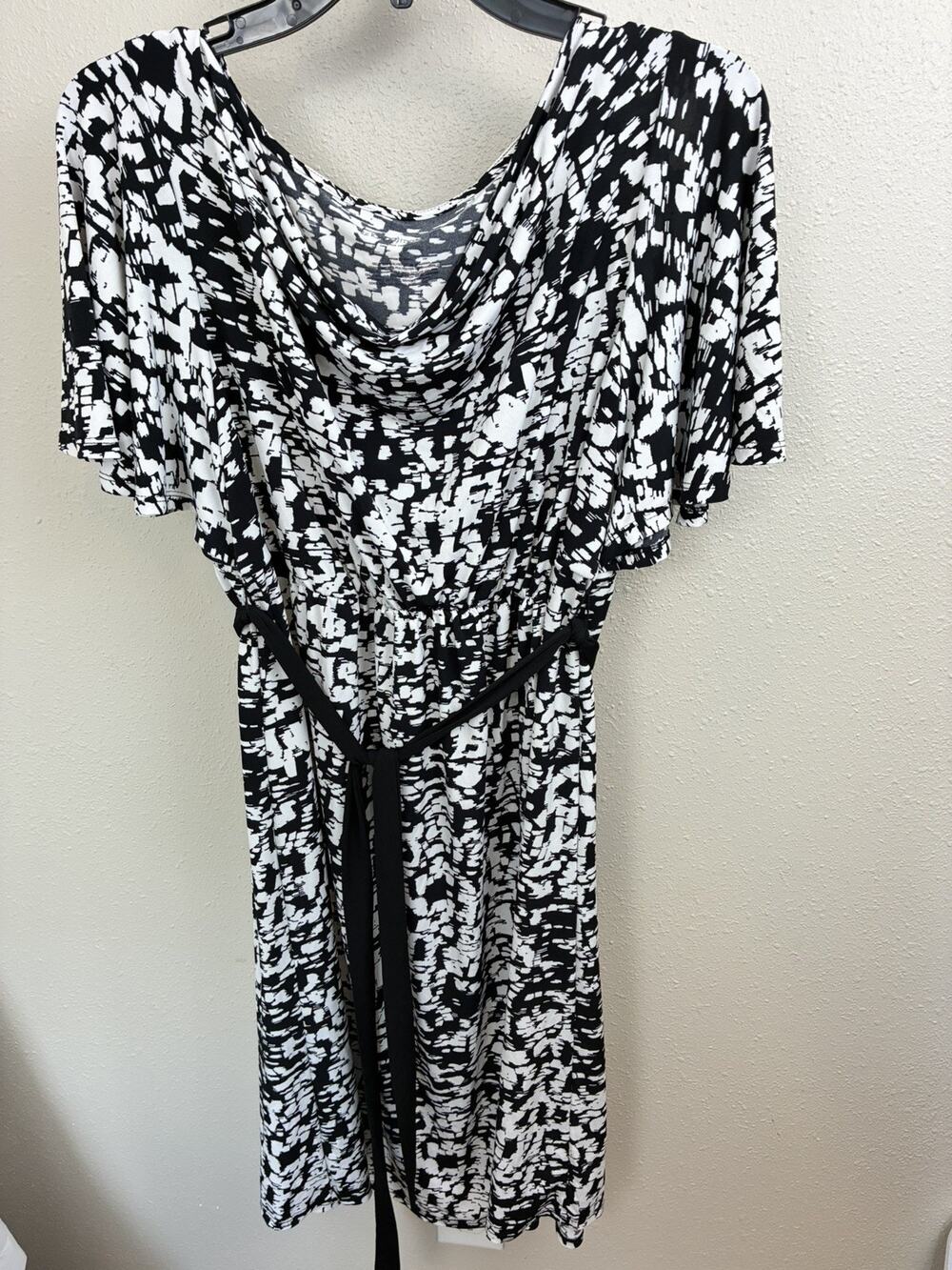 Liz Lange Maternity For Target dress Large abstract draped cowl neck flutter